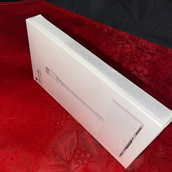 ✨Apple - USB-C to VGA Multiport Adaptor✨ NEW/SEALED - Picture 12 of 14
